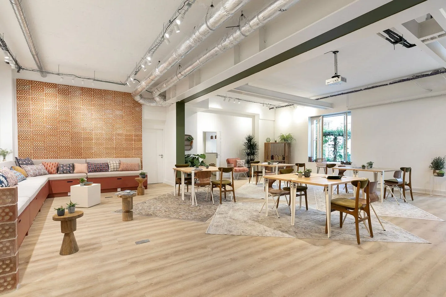 Renovated Mansion and Creative Space in Paris 8th