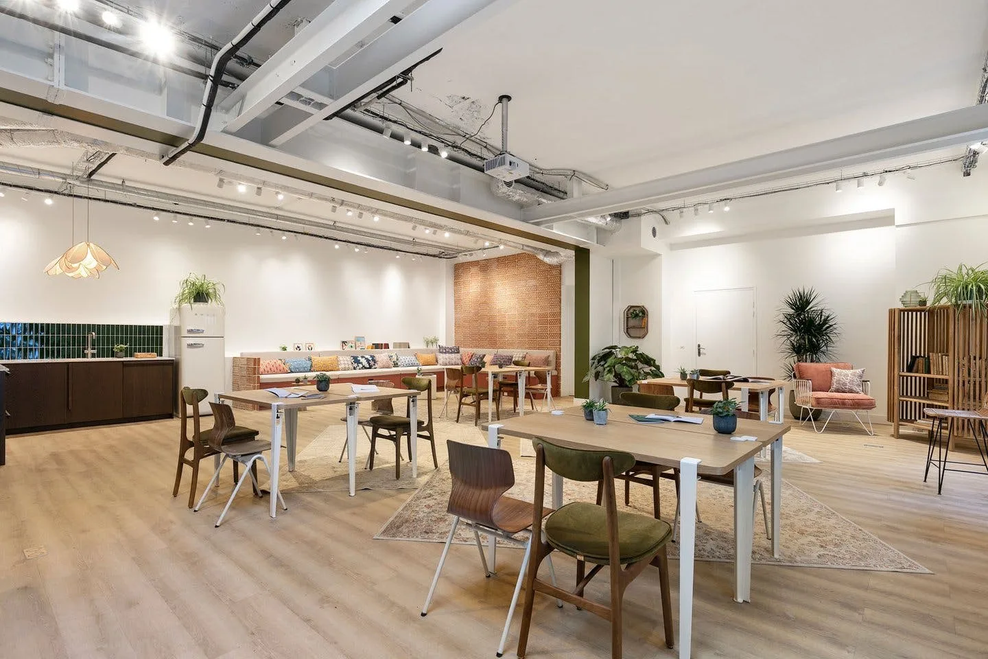 Renovated Mansion and Creative Space in Paris 8th — 2