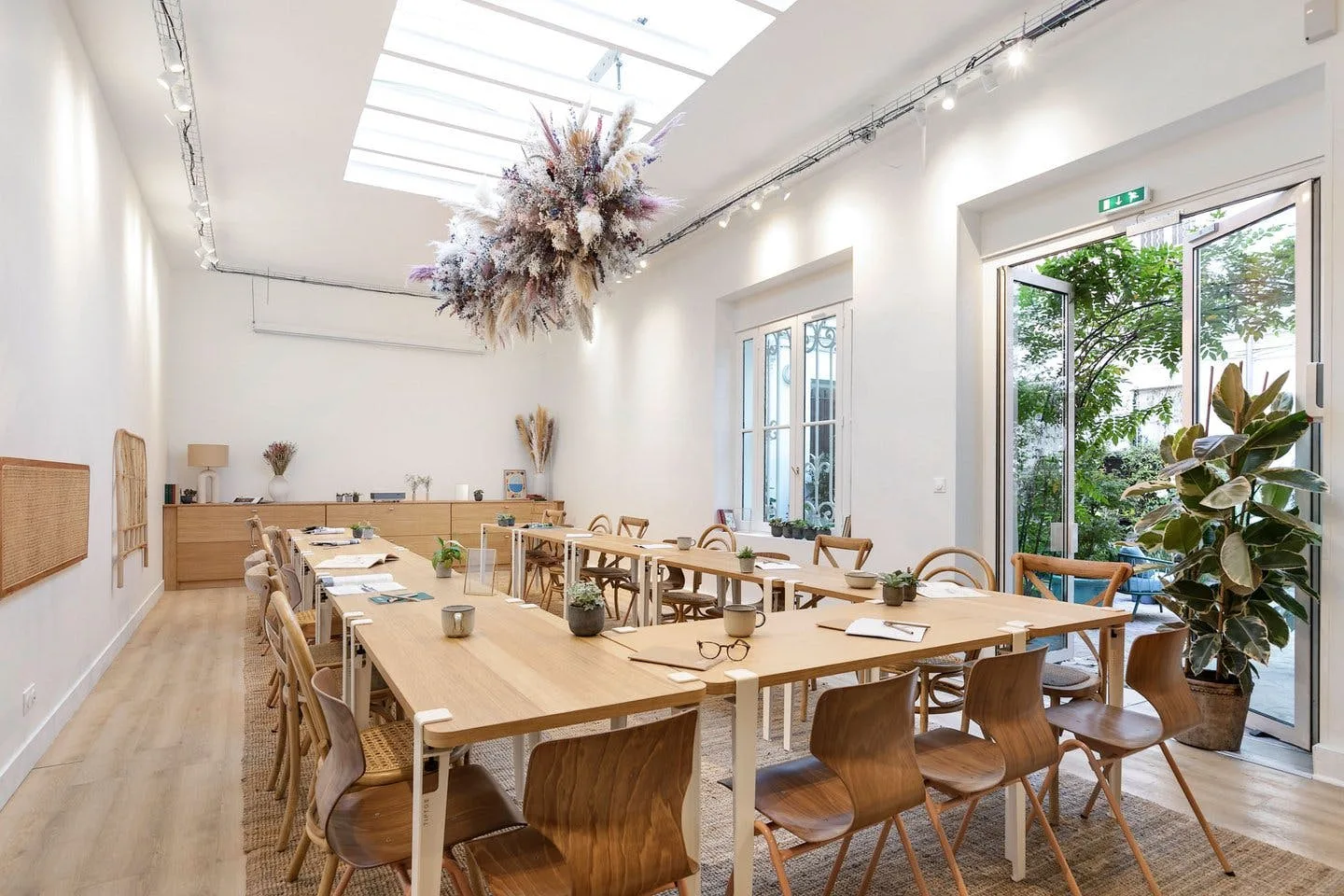 Renovated Mansion and Creative Space in Paris 8th — 5
