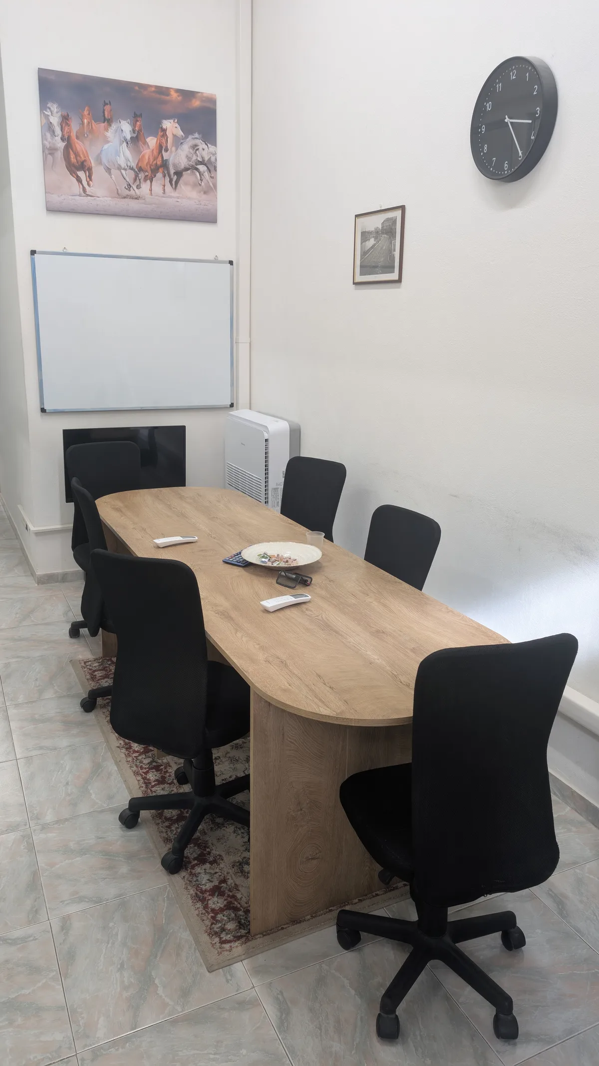 Renovated Office Loft with Private Meeting Room, 25 sqm, corporate event, pop-up rental in Sesto San Giovanni
