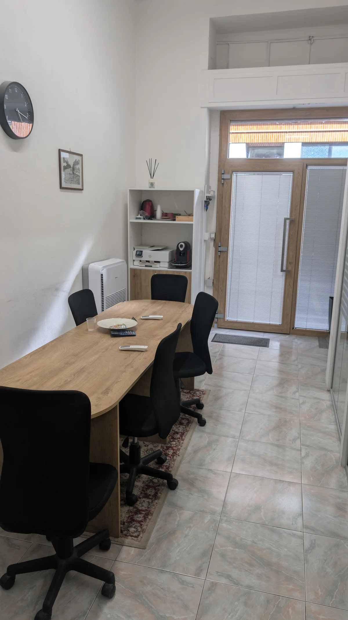 Renovated Office Loft with Private Meeting Room, 25 sqm, corporate event, pop-up rental in Sesto San Giovanni, interior view