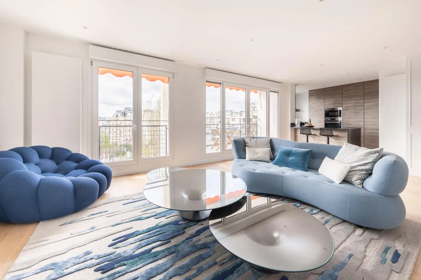 Renovated Photography Apartment in Paris 16th Arrondissement