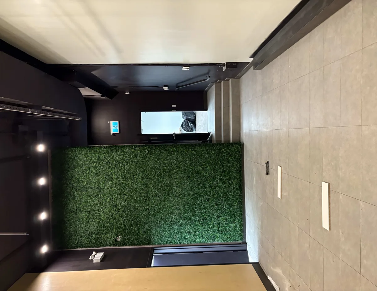 Renovated Retail Space with Vaulted Ceilings, 217 sqm, pop up store in Toronto, interior view