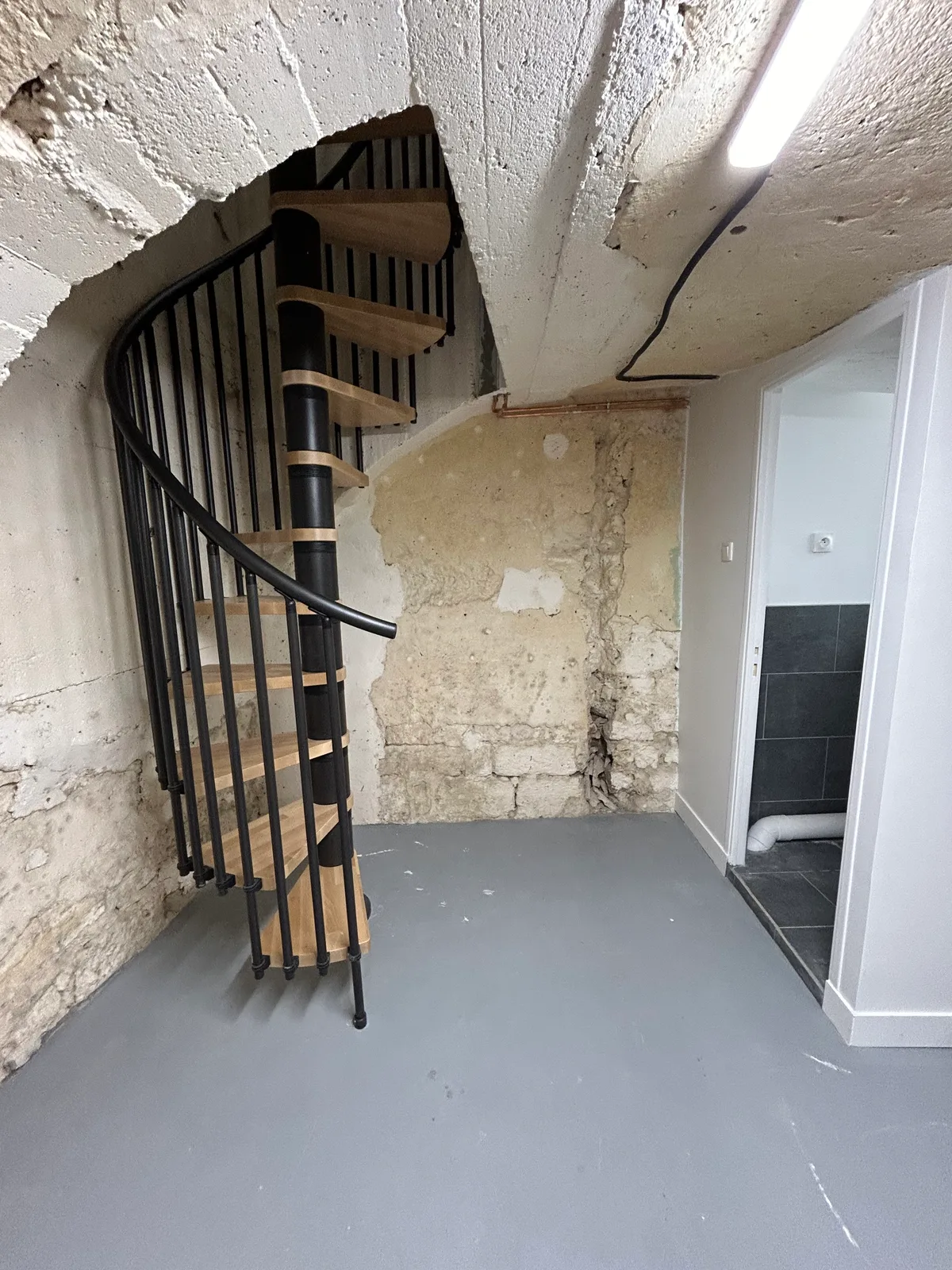 Rénové Pop Up Space Rue du Bourg Tibourg, 63 sqm, pop up store in Paris, third interior view