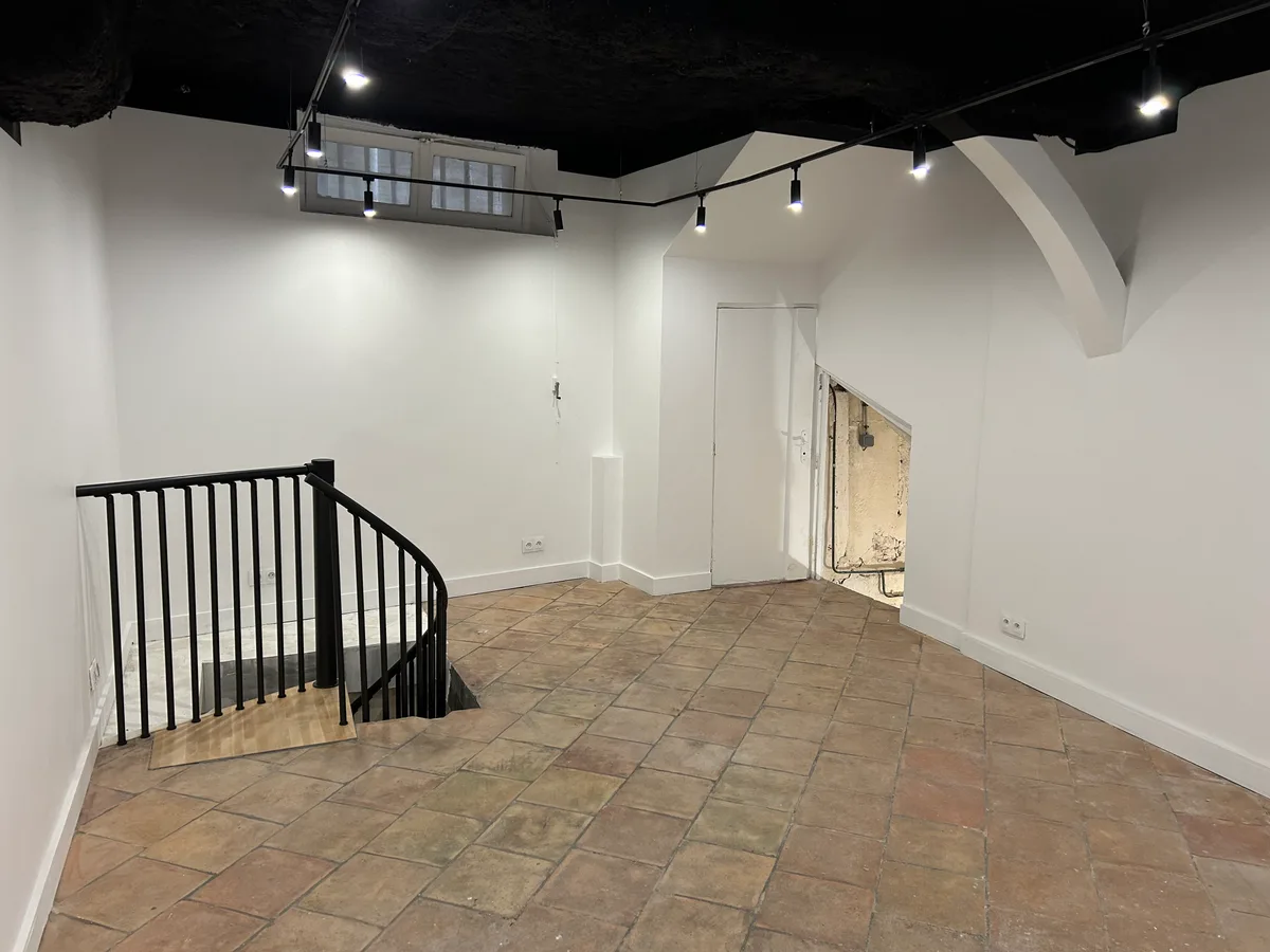 Rénové Pop Up Space Rue du Bourg Tibourg, 63 sqm, pop up store in Paris, additional interior view