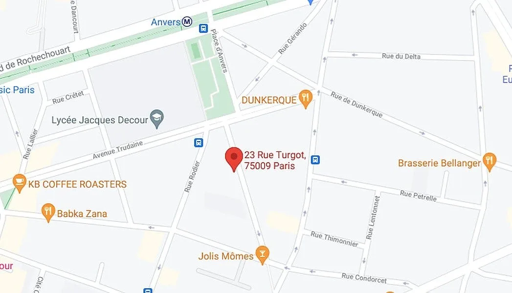 Restaurant and Bar Space in Paris Anvers Neighborhood — 2