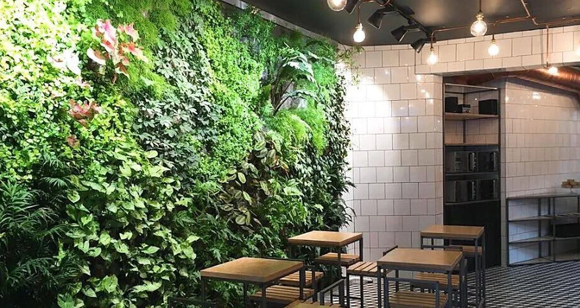 Restaurant and Bar Space in Paris Anvers Neighborhood — 3