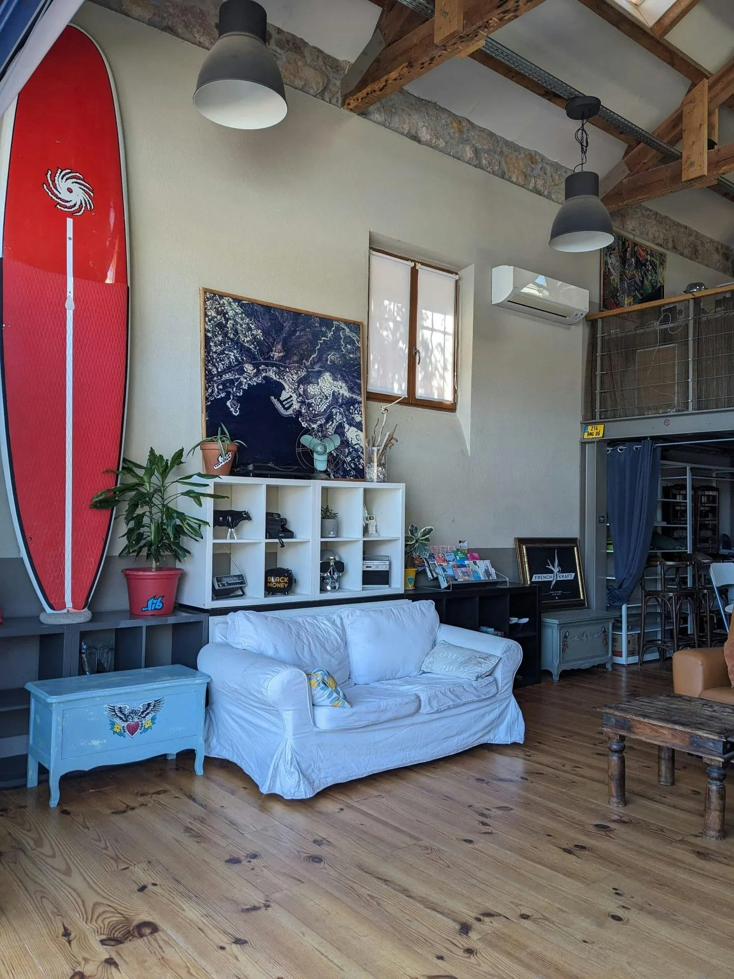 Restored Beachfront Loft in Théoule-sur-Mer — 3