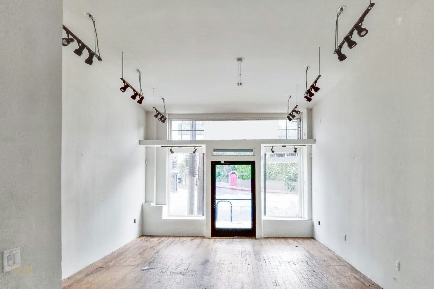 Retail and Event Space at 3118 Sunset Boulevard, Los Angeles, 56 sqm, pop up store