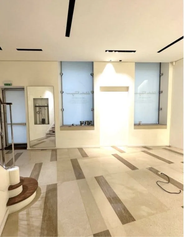 Retail and Gallery Space on Rue de Grenelle, Paris — 3