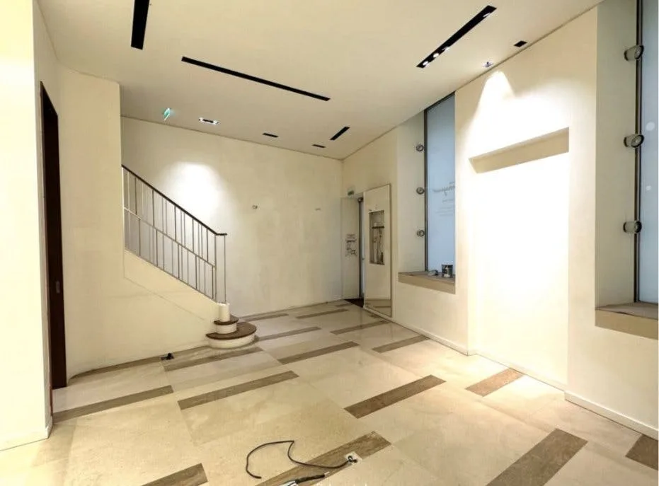 Retail and Gallery Space on Rue de Grenelle, Paris — 4