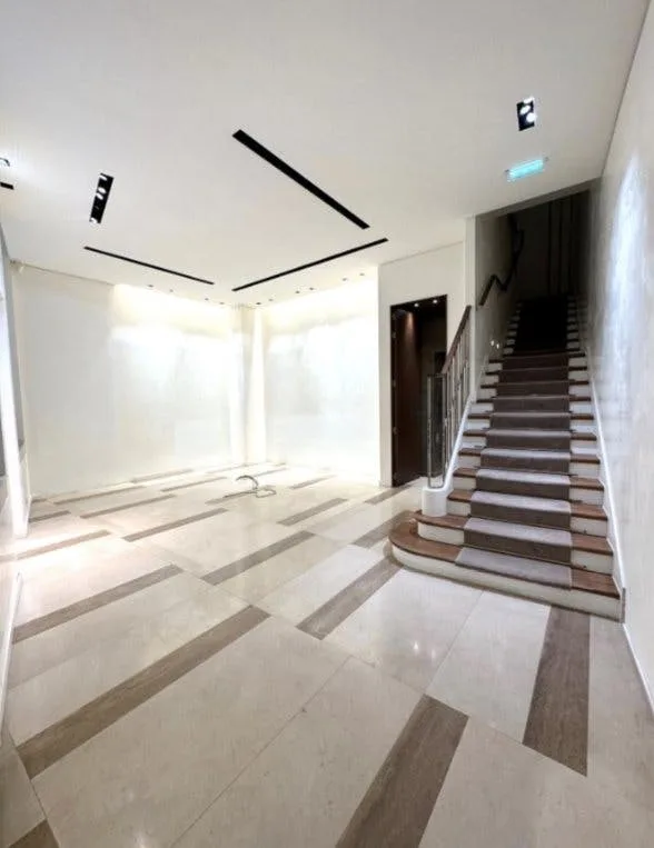 Retail and Gallery Space on Rue de Grenelle, Paris — 5