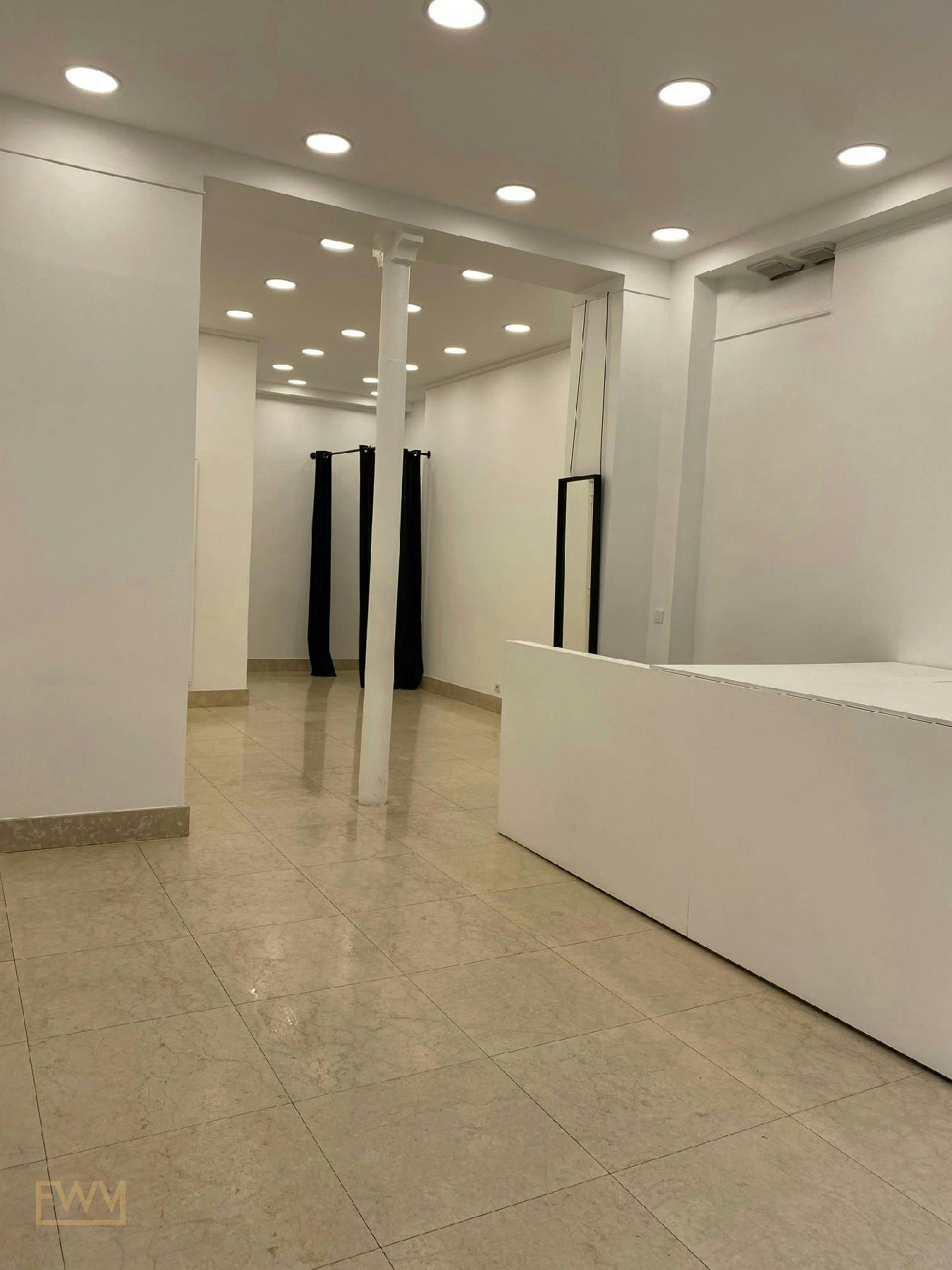 Retail and Gallery Space on Rue Saint-Honoré, Paris, 45 sqm, pop up store