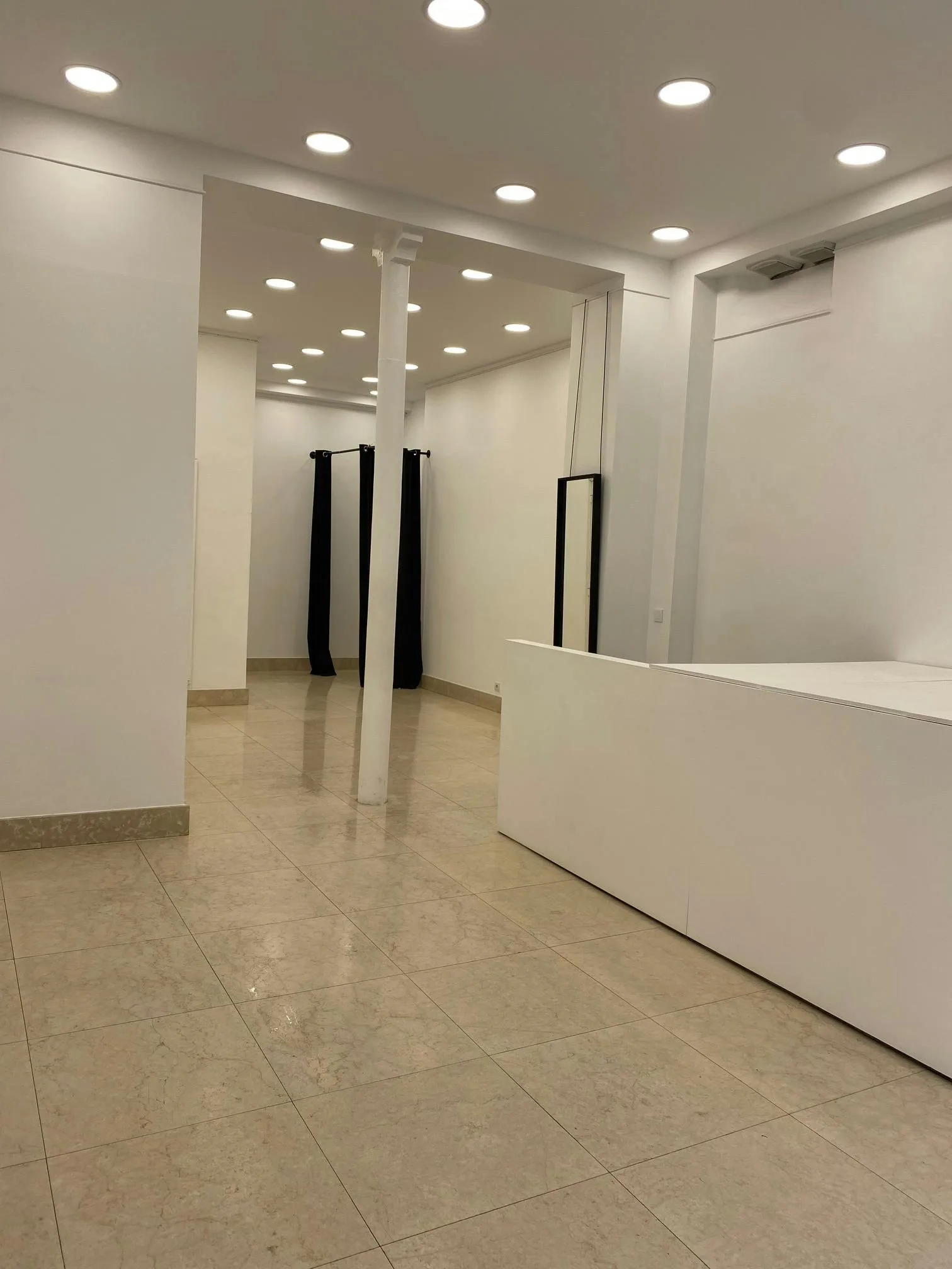 Retail and Gallery Space on Rue Saint-Honoré, Paris
