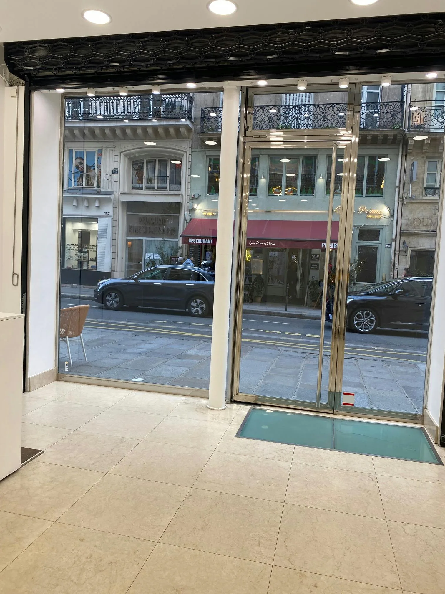 Retail and Gallery Space on Rue Saint-Honoré, Paris — 3