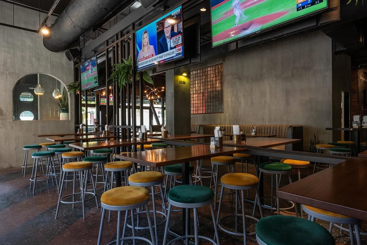Retail and Restaurant Spaces in Historic Korn Walker Block, 403 sqm, retail activation, pop-up rental in Seattle, interior v…