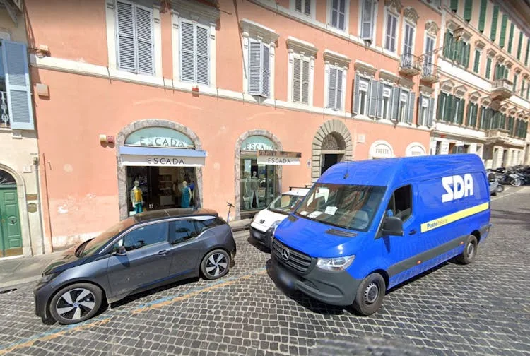 Retail and Showroom Space on Piazza di Spagna, Rome — 2