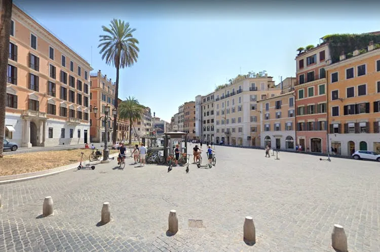 Retail and Showroom Space on Piazza di Spagna, Rome — 3