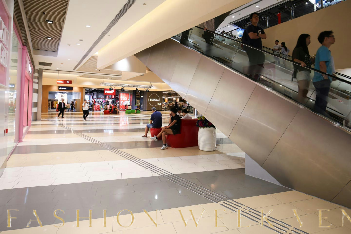 Retail Booth at Kowloon Bay Mall Entrance, 19 sqm, pop up store in Hong Kong, third interior view