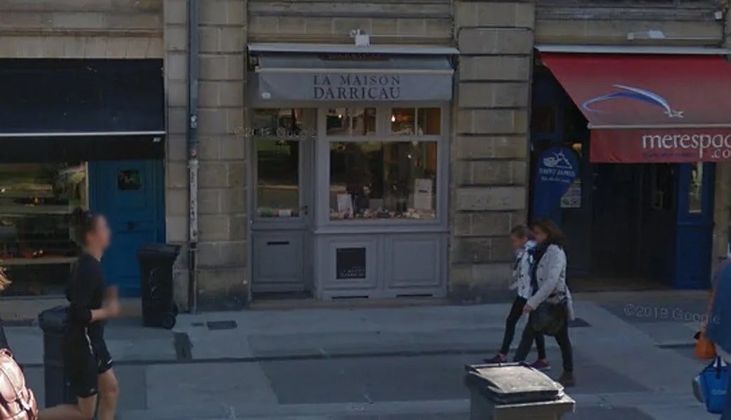 Retail Boutique at 6 Place Gambetta, Bordeaux