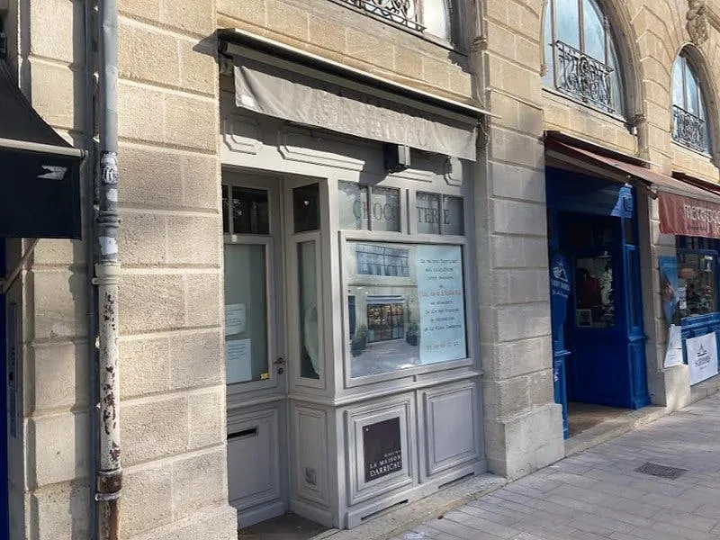 Retail Boutique at 6 Place Gambetta, Bordeaux — 2