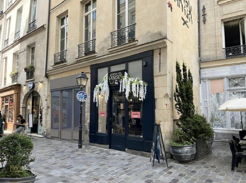 Retail Boutique for Rent on Rue des Rosiers, Paris, 52 sqm, pop up store