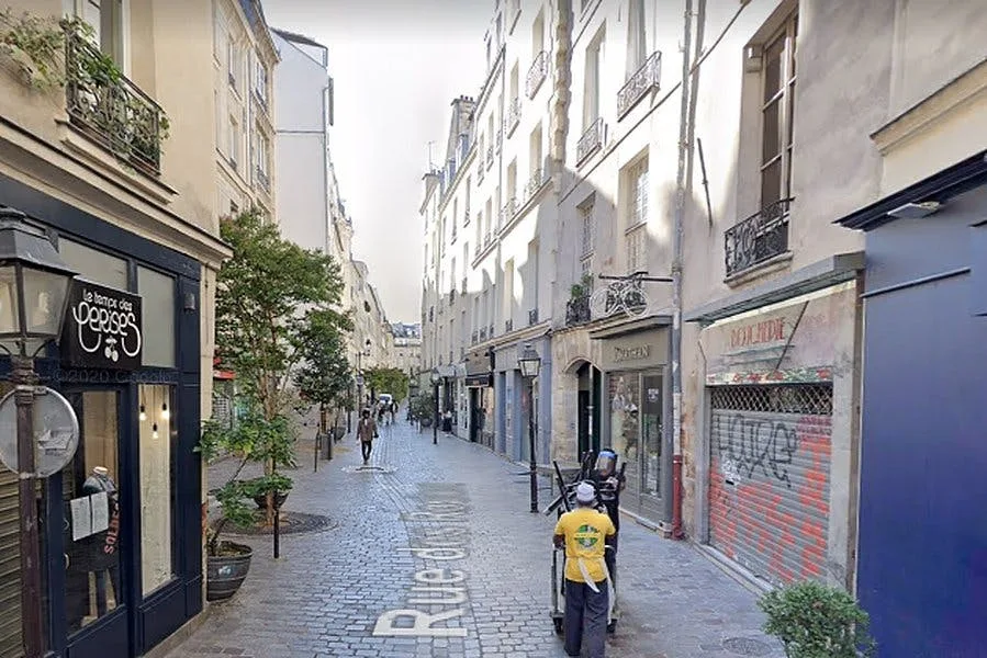 Retail Boutique for Rent on Rue des Rosiers, Paris — 4