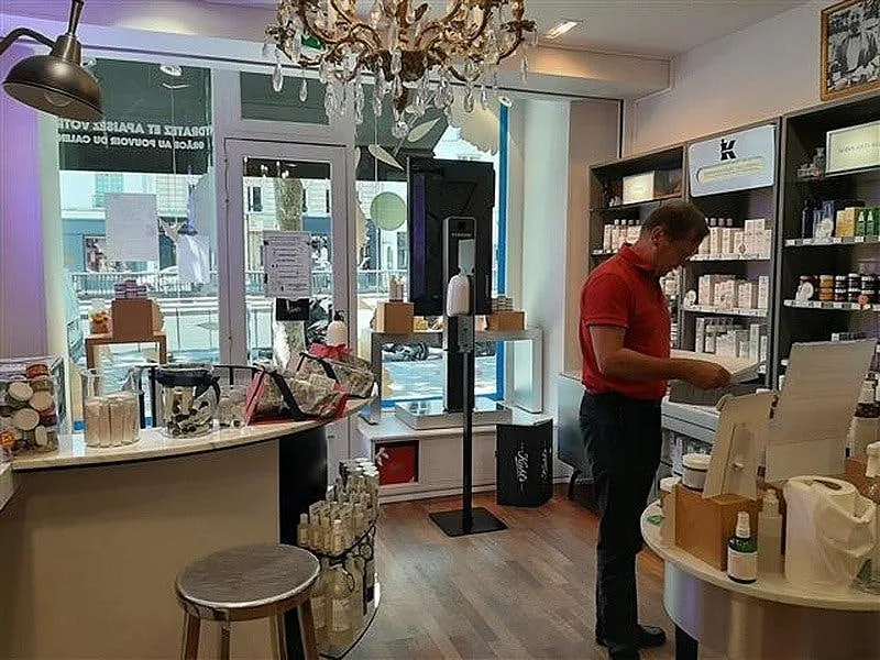 Retail Boutique Space on Boulevard Saint-Germain, Paris — 4