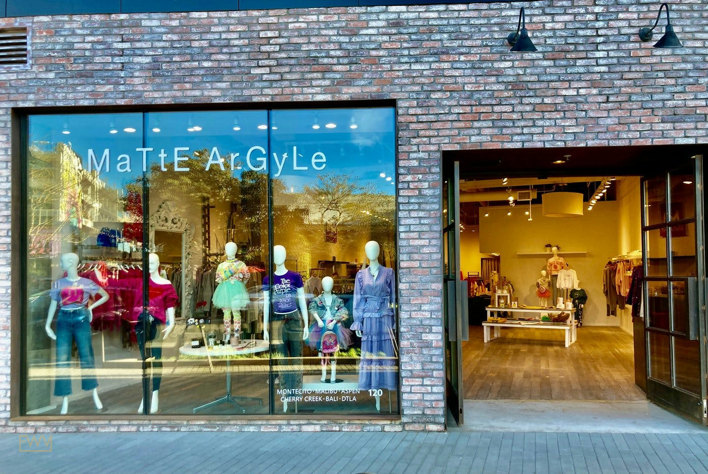 Retail Floor and Wall Space in Playa Vista, Los Angeles, 37 sqm, pop up store