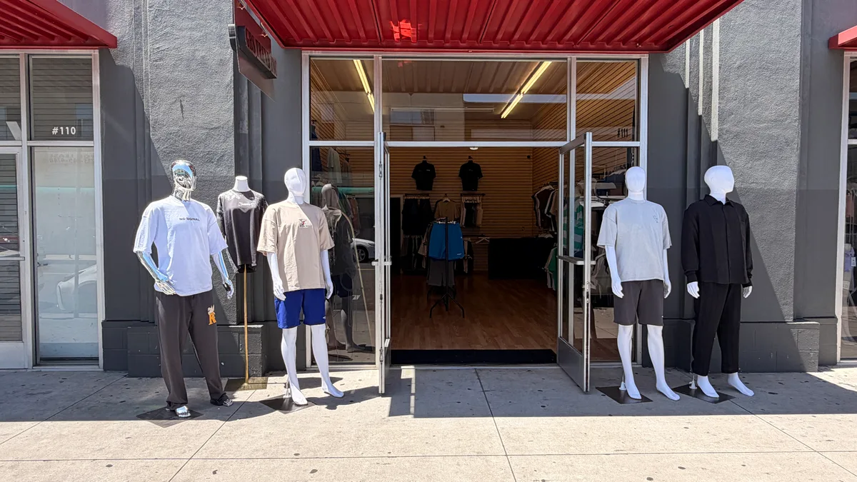 Retail Space and Showroom in DTLA Fashion District, 47 sqm, pop up store in Los Angeles