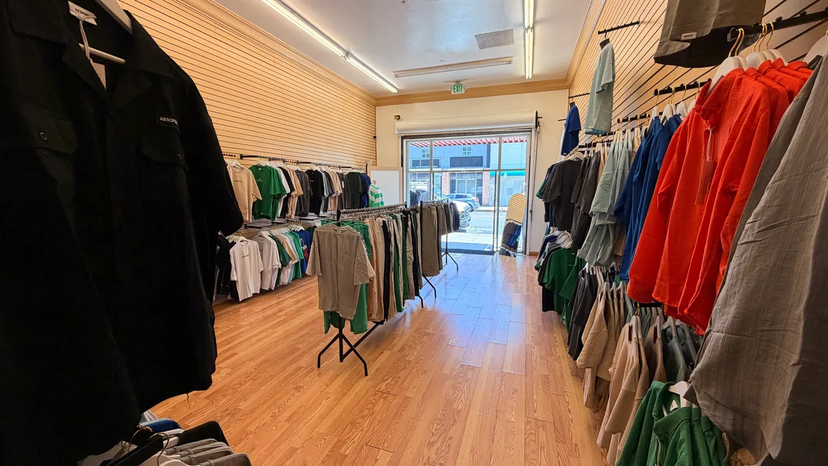 Retail Space and Showroom in DTLA Fashion District, 47 sqm, pop up store in Los Angeles, interior view