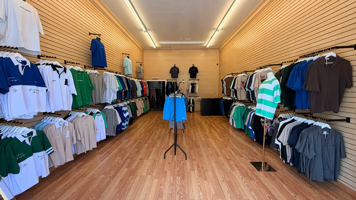 Retail Space and Showroom in DTLA Fashion District, 47 sqm, pop up store in Los Angeles, third interior view