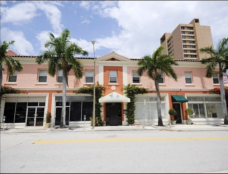 Retail Space at 303 Gardenia St, West Palm Beach — 2