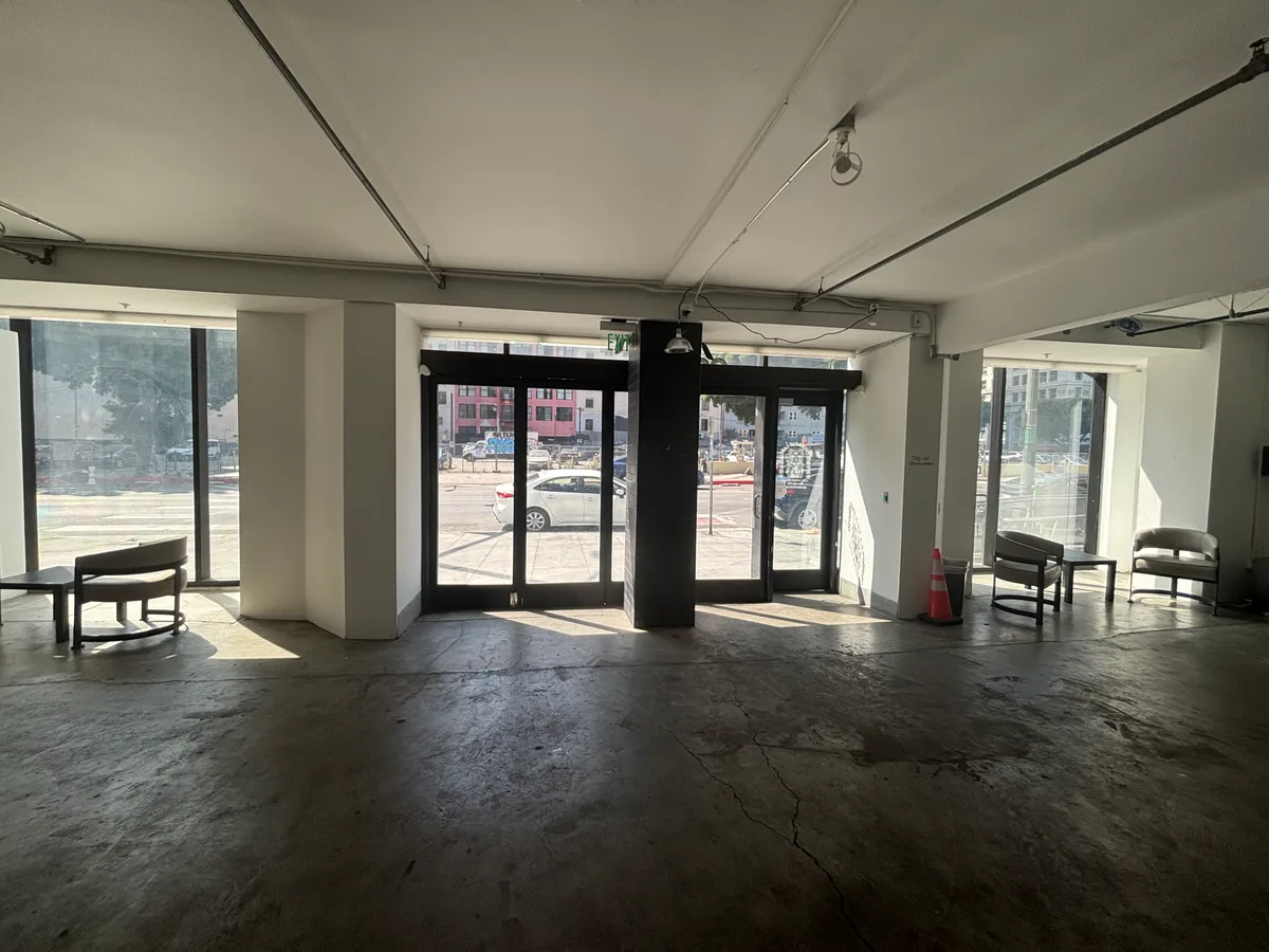 Retail Space Available for Coffee Vendor in Historic Core, 47 sqm, pop up store in Los Angeles