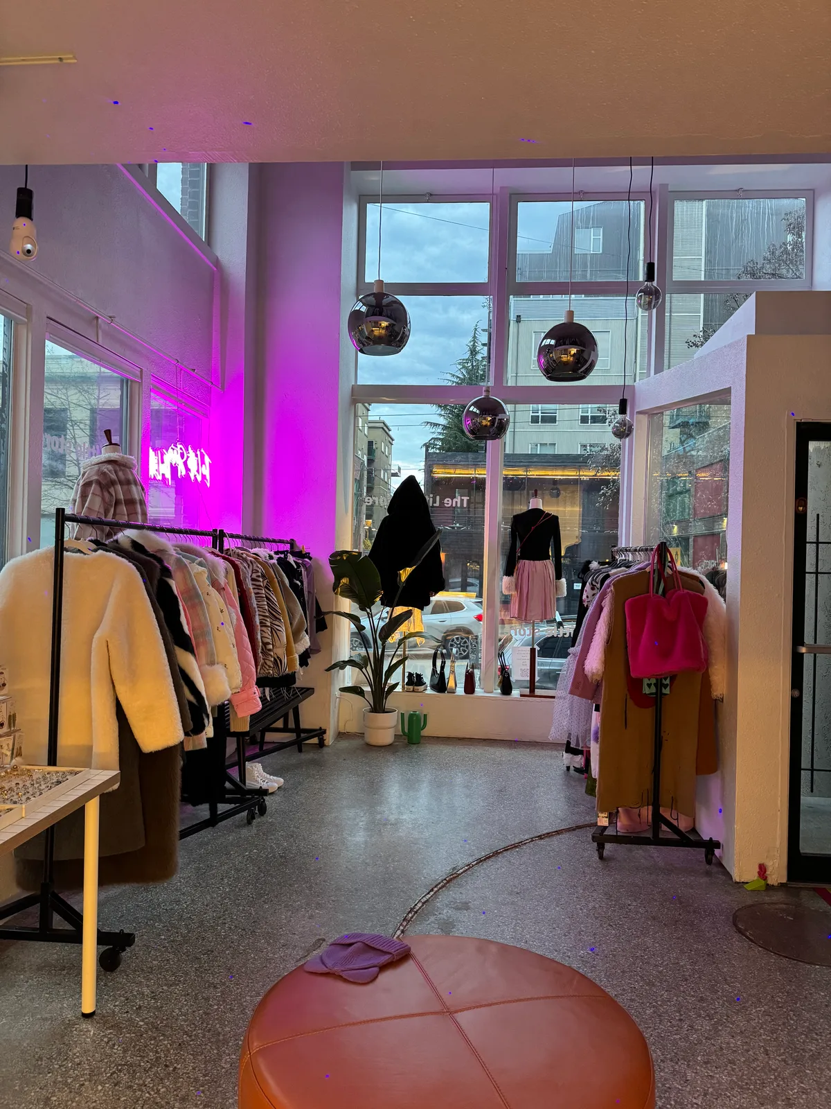 Retail Space Available for Sharing, 37 sqm, pop up store in Seattle