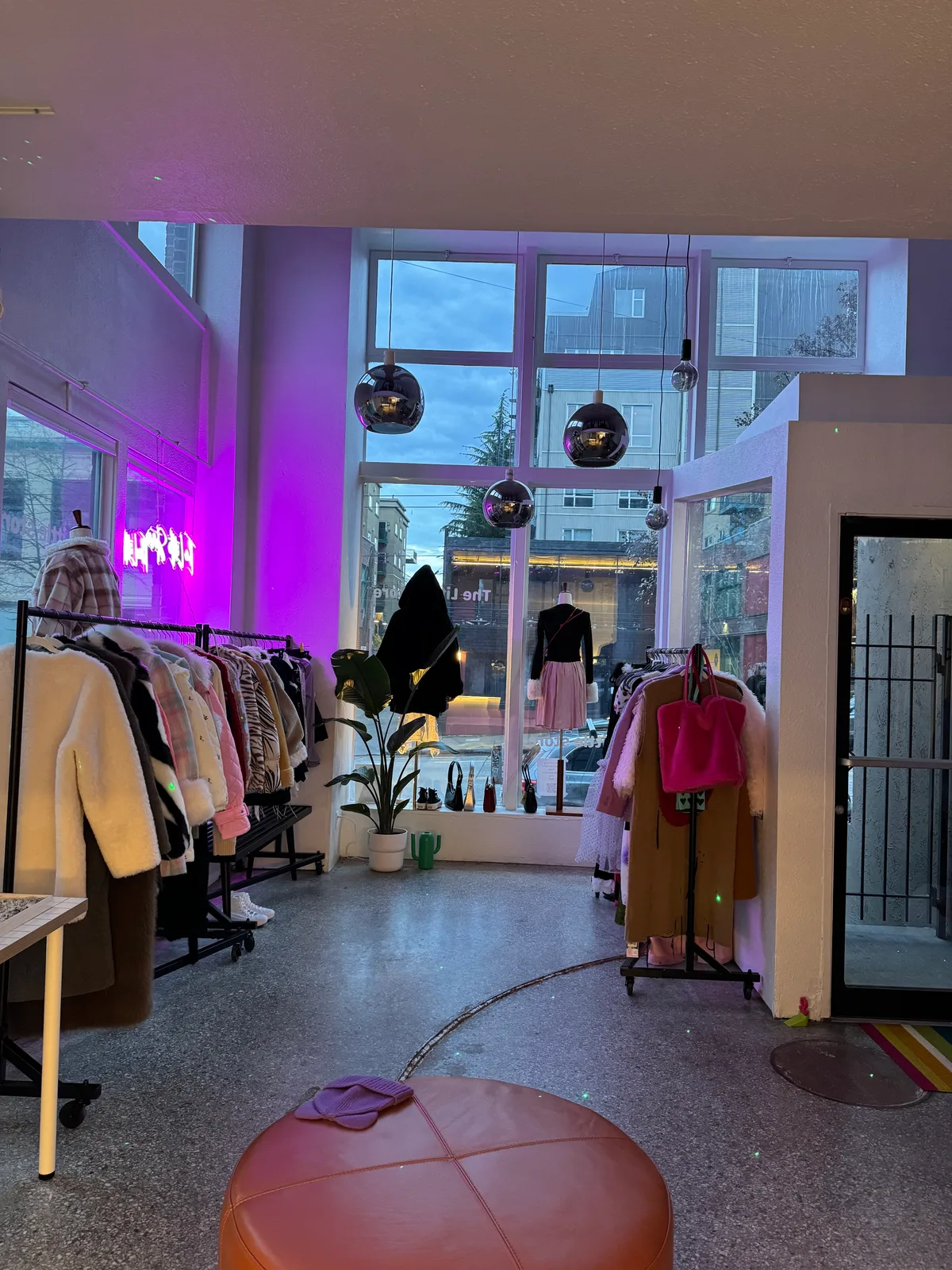 Retail Space Available for Sharing, 37 sqm, pop up store in Seattle, interior view