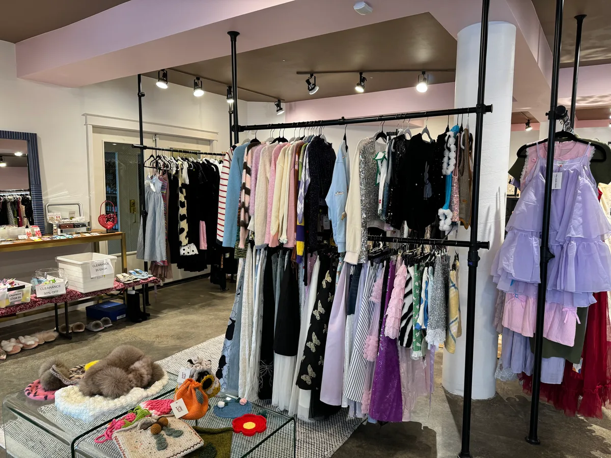 Retail Space Available for Sharing in Upper Queen Anne, 74 sqm, pop up store in Seattle, second interior view