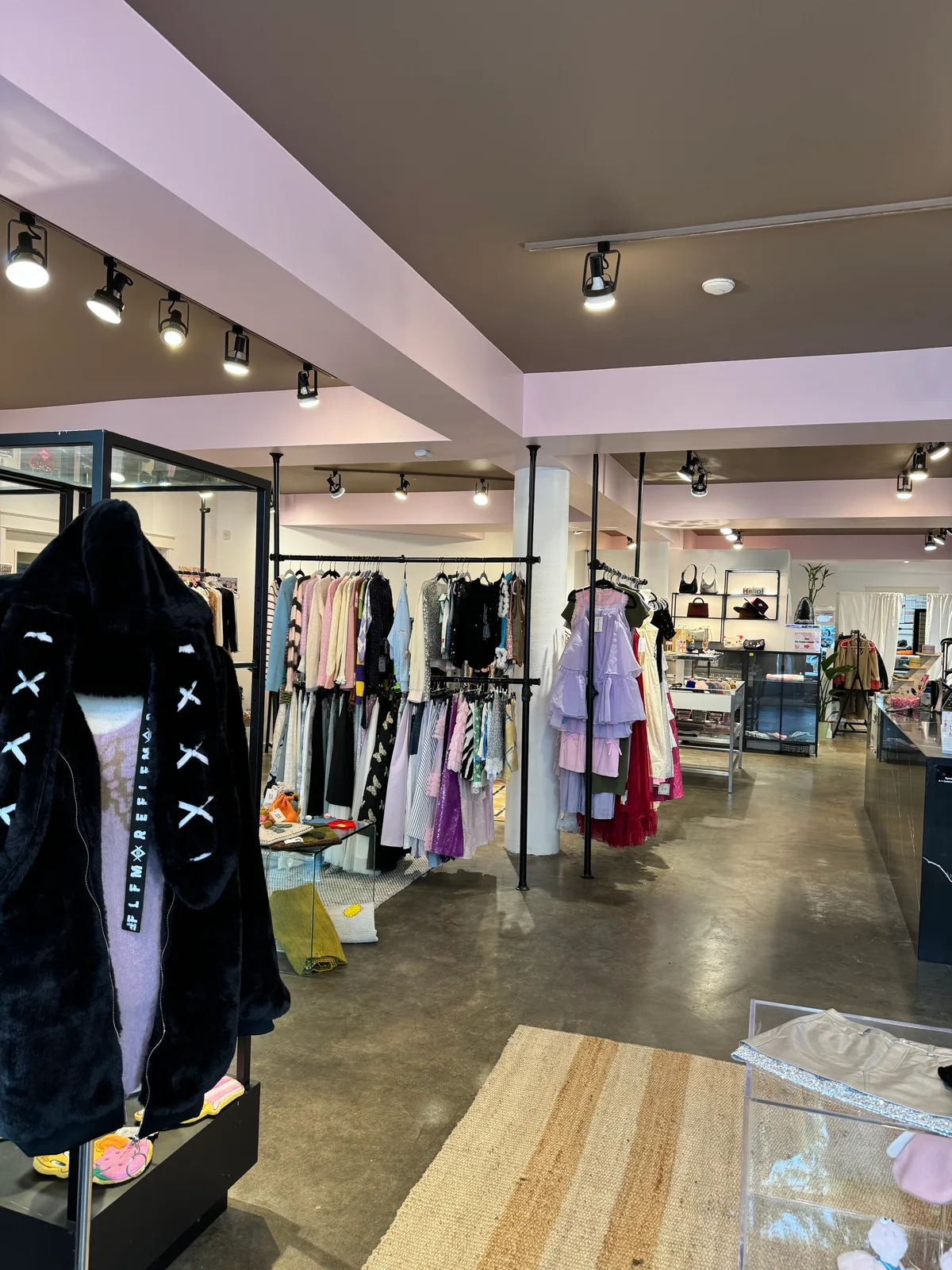 Retail Space Available for Sharing in Upper Queen Anne, 74 sqm, pop up store in Seattle, third interior view