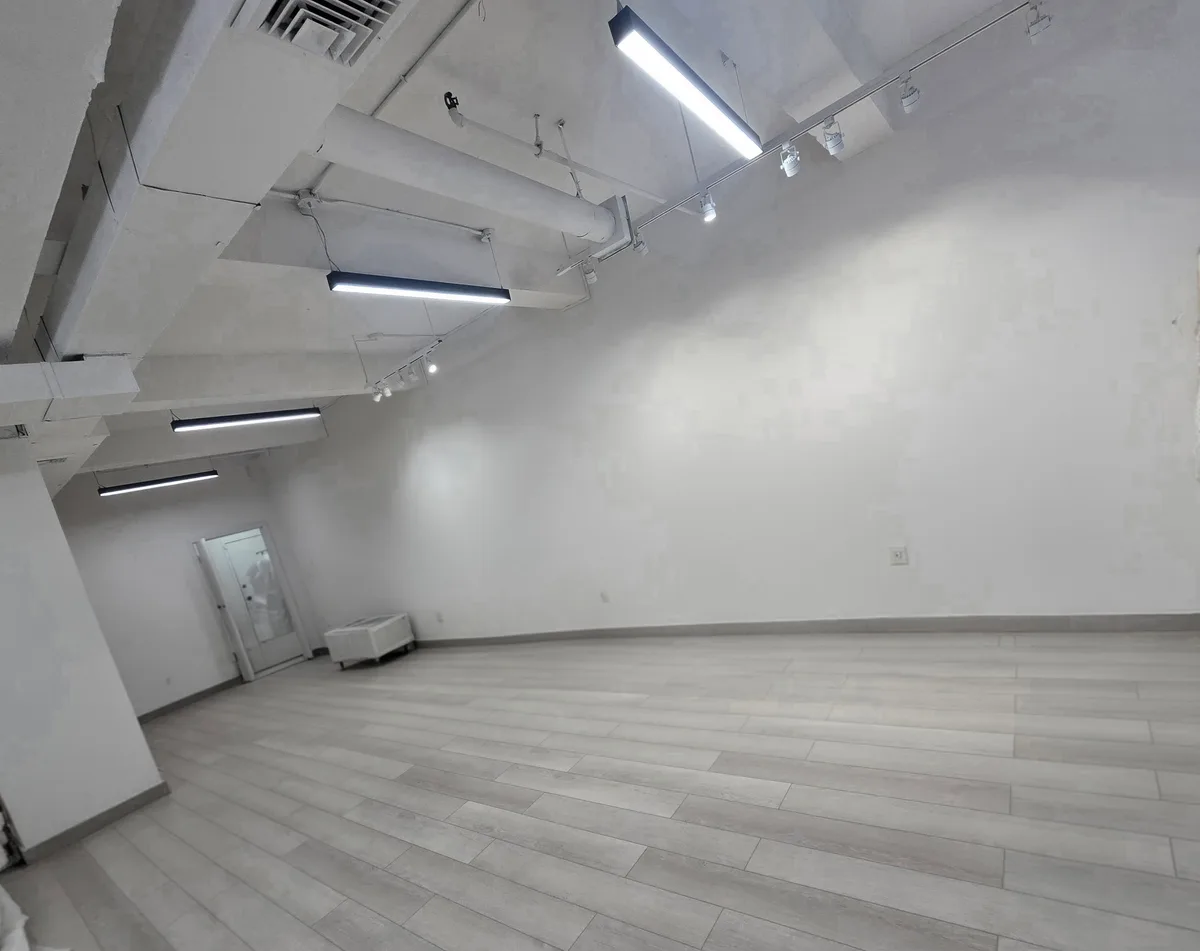 Retail Space Available in Established NYC Bridal Boutique, 149 sqm, pop up store in New York
