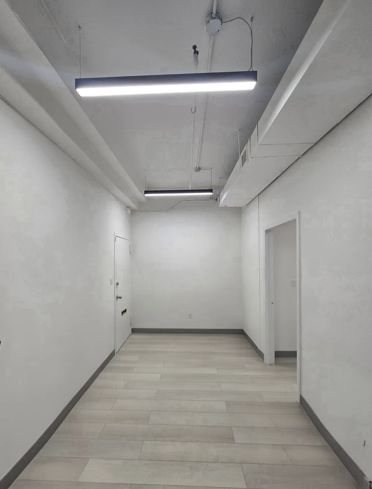 Retail Space Available in Established NYC Bridal Boutique, 149 sqm, pop up store in New York, third interior view