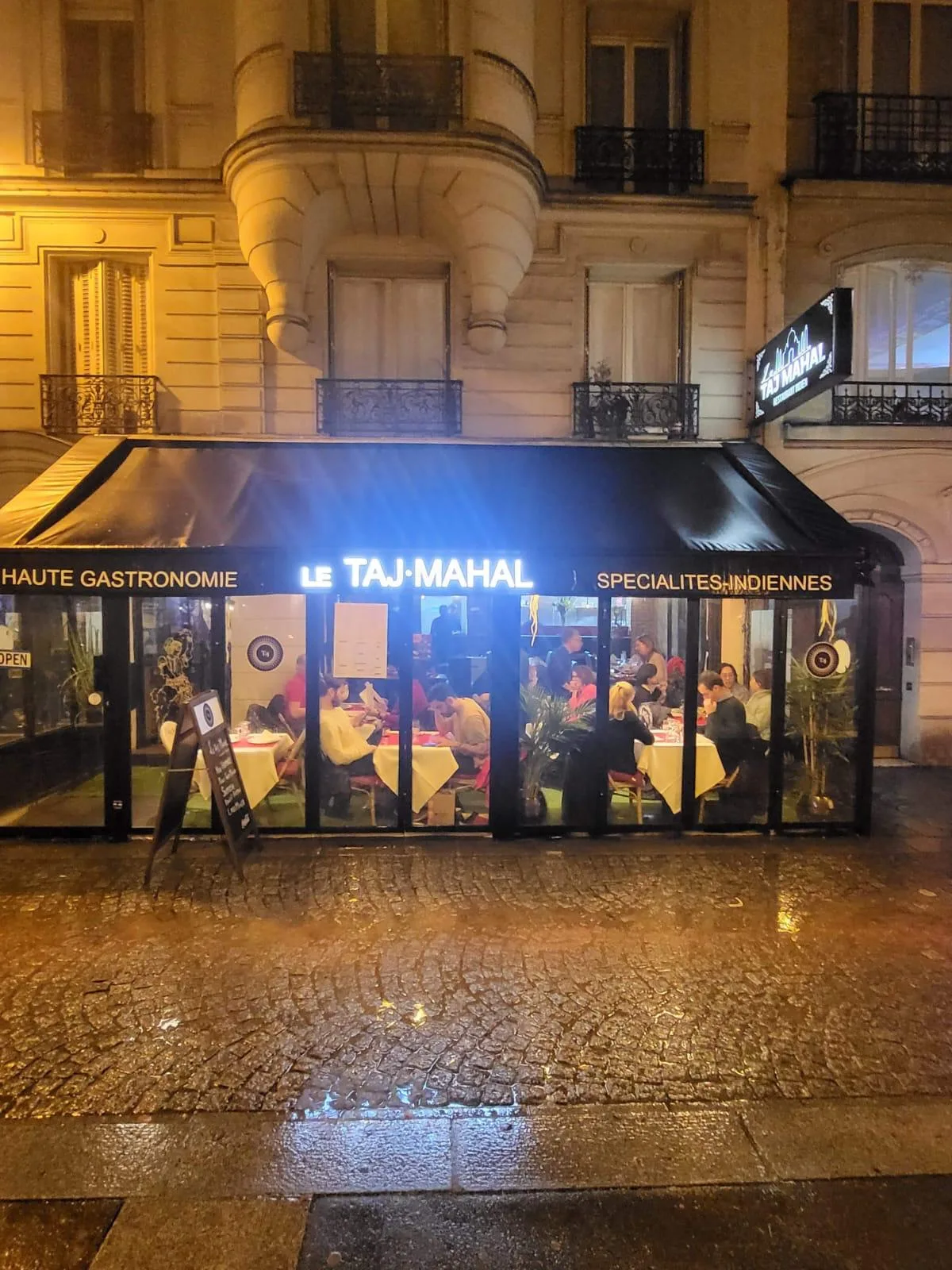 Retail Space Available in the Marais District