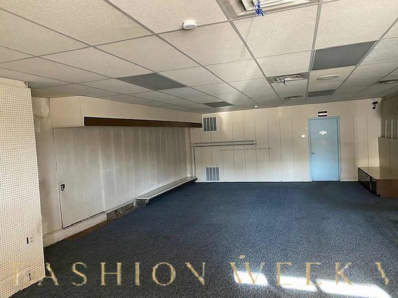 Retail Space Available on High Traffic Corner Lot, 232 sqm, pop up store in Edwardsville
