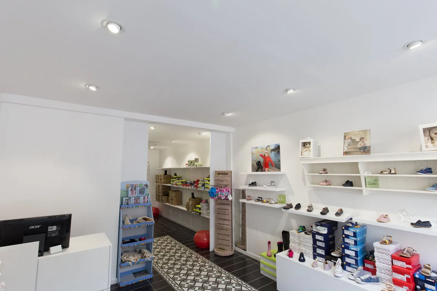 Retail Space Close to Vavin — 3