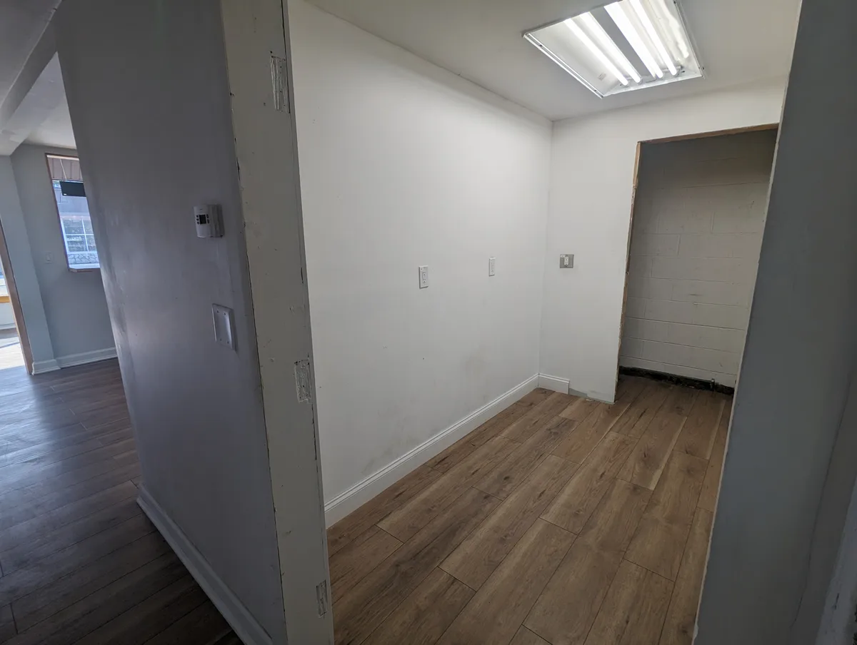 Retail Space for Boutique or Gallery in Central Michigan, 93 sqm, art exhibition, pop-up rental in Michigan City, third inte…