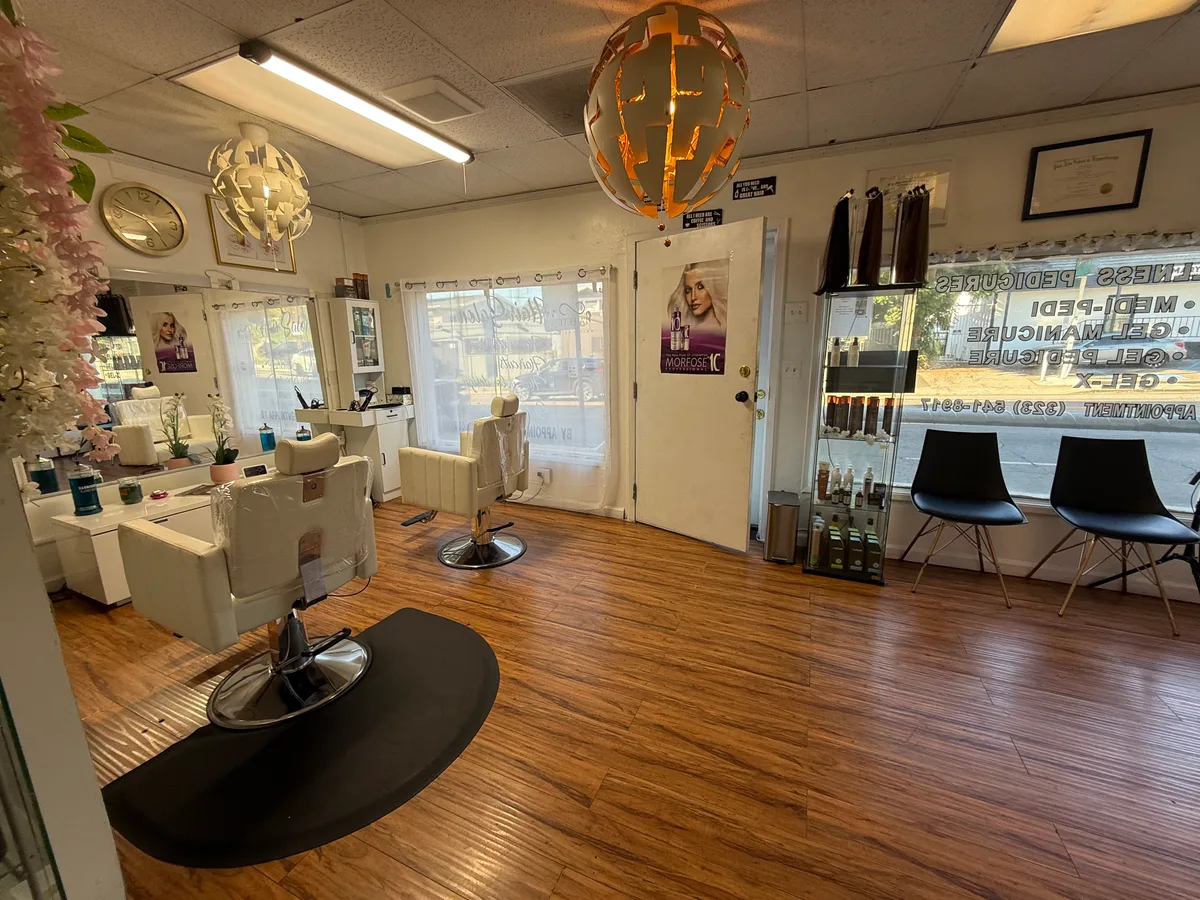 Retail Space for Lease on Melrose Avenue, 93 sqm, retail activation, pop-up rental in Los Angeles, interior view