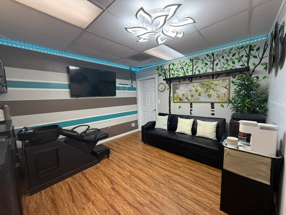 Retail Space for Lease on Melrose Avenue, 93 sqm, retail activation, pop-up rental in Los Angeles, third interior view