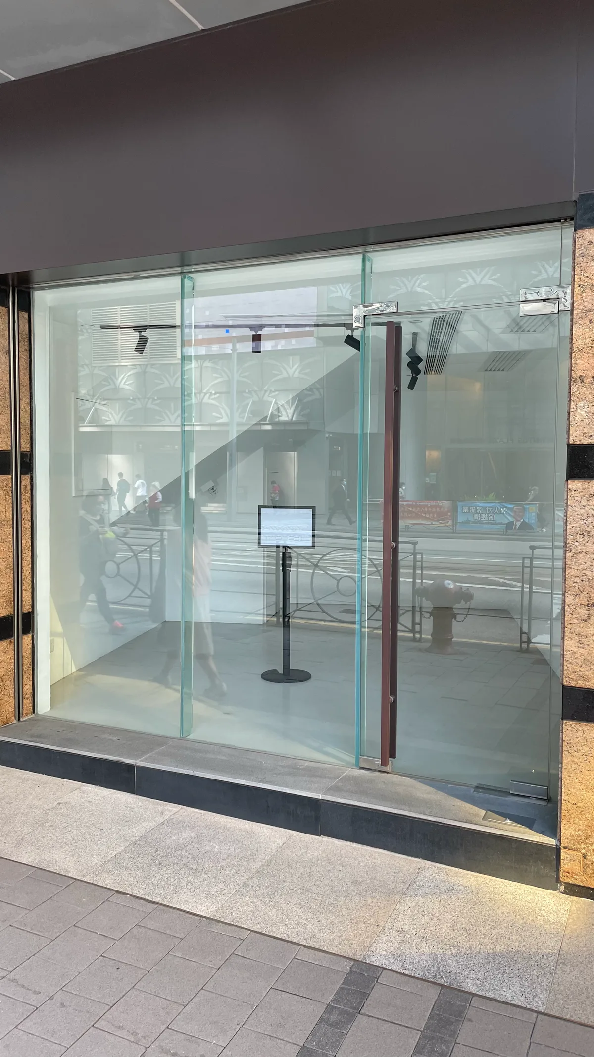 Retail Space in Sheung Wan – Ideal for Takeaway or Coffee, 26 sqm, retail activation, pop-up rental in Hong Kong, second int…