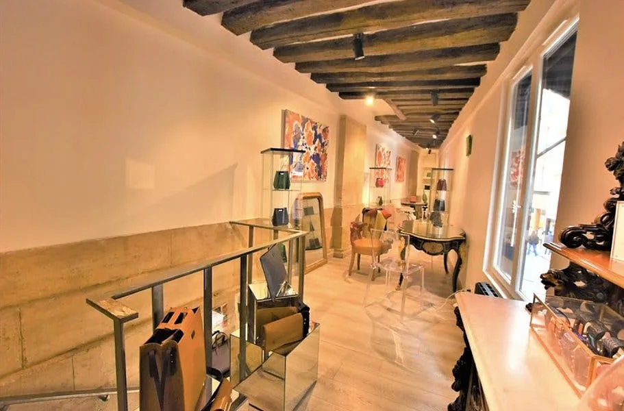 Retail Space on Rue Saint-Roch, Paris 1st Arrondissement — 2