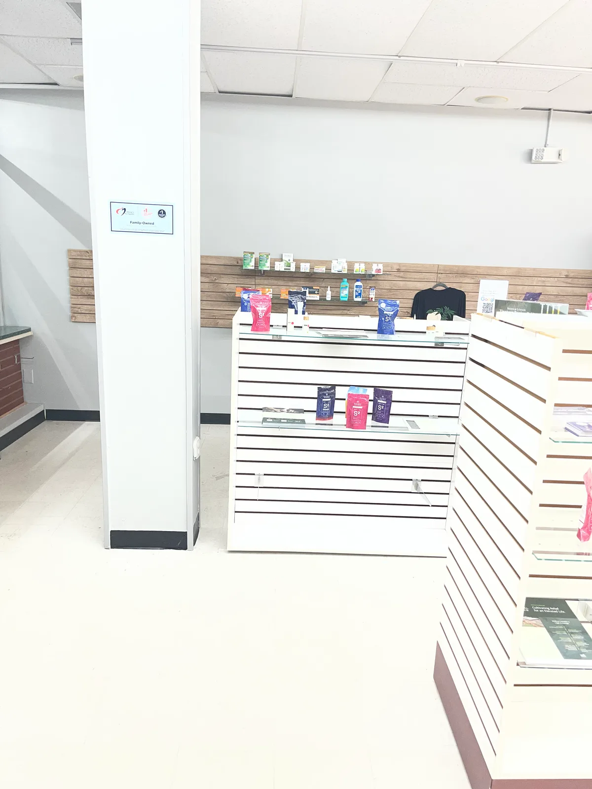 Retail Space with Essential Amenities, 112 sqm, pop up store in Roswell