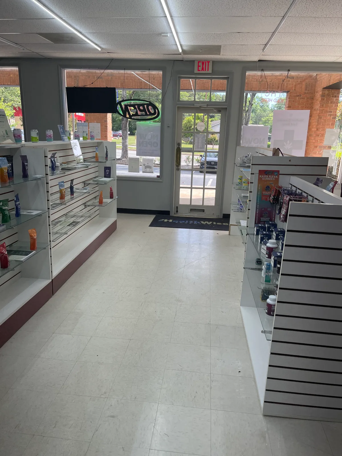 Retail Space with Essential Amenities, 112 sqm, pop up store in Roswell, second interior view